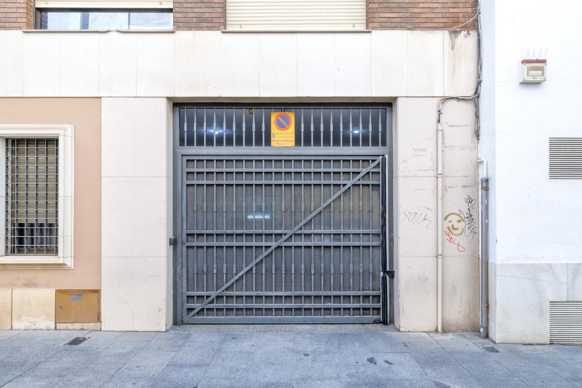 La Victoria & Centro & Parking